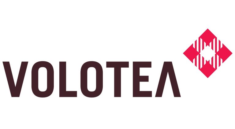 Logo de Volotea avec un motif en forme de diamant rose et un nom en brun.